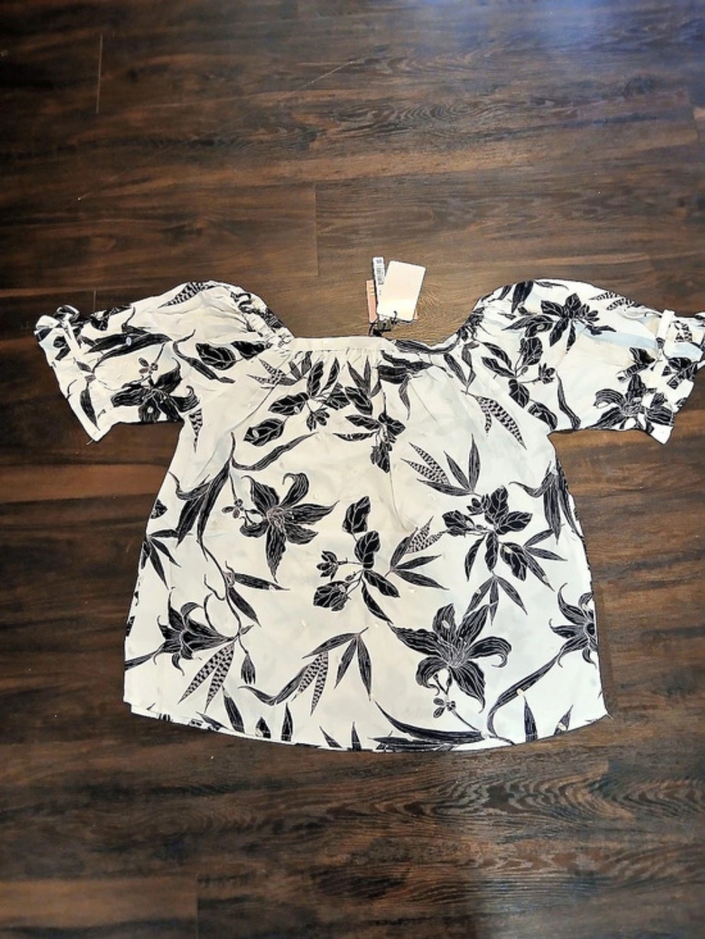 harve benard Floral Blouse in White & Black Size Medium NWT